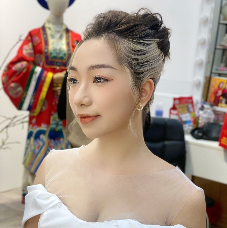 Mrs. Nguyễn Lương